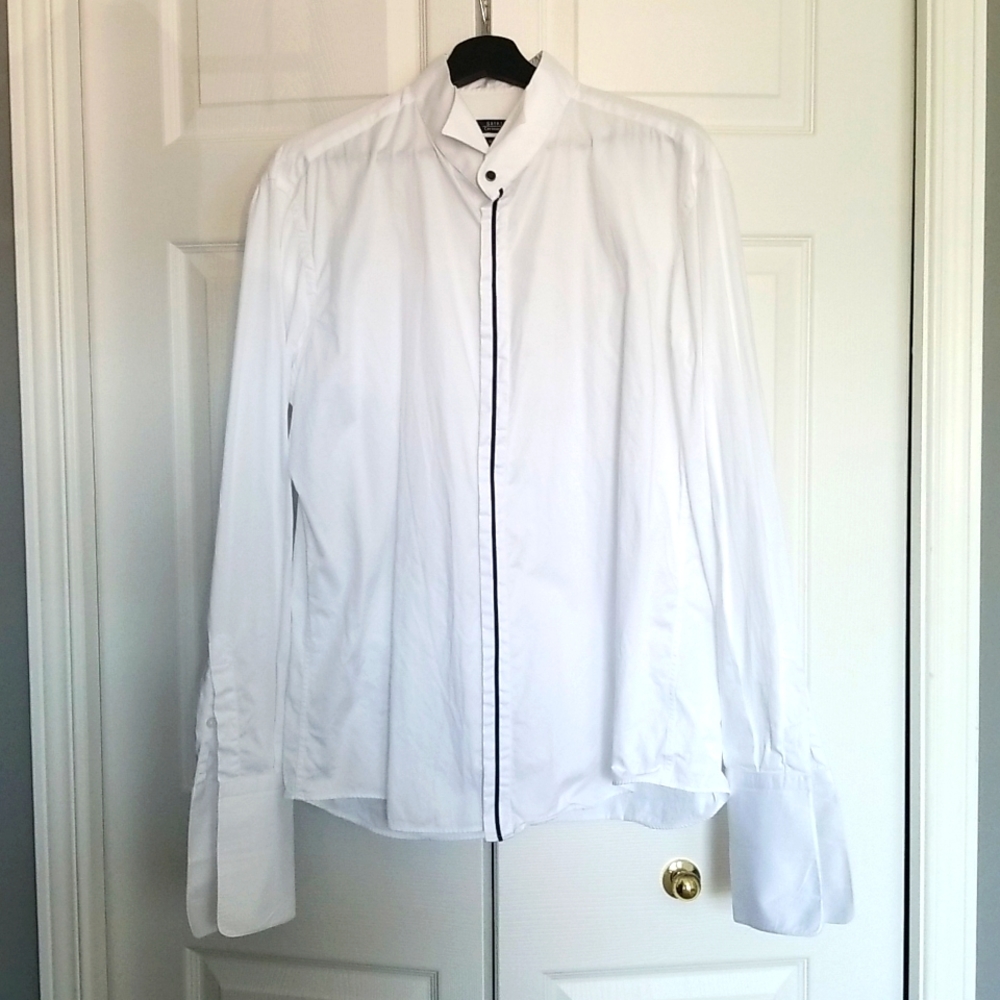 Men's dress shirt for bow tie
